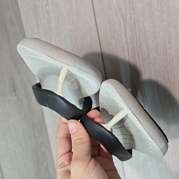 Crocs Women Swiftwater Thong Rubber Sandals shoes sz 6 - Picture 4 of 9